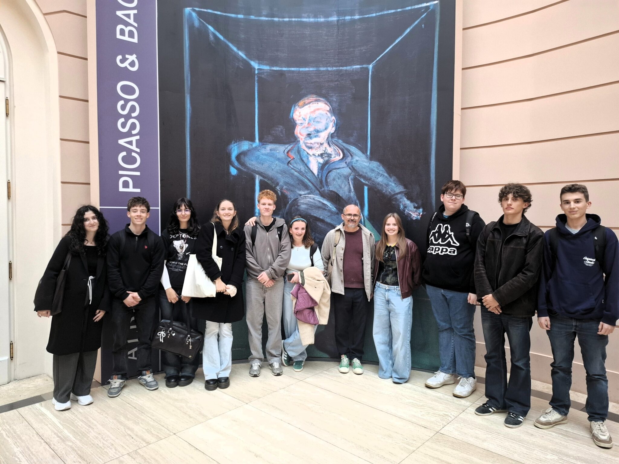 Picasso & Bacon: Gruppe vor Francis Bacon Porträt im Kunstforum Wien